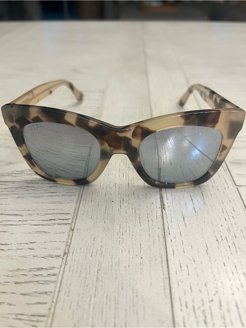 DIFF “Bella” Eyewear Cream Tortoiseshell Cat-Eye Sunglasses in Brown-NWOT!